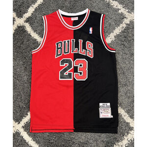 Mitchell & Ness Chicago Bulls Michael Jordan #23 Hardwood Classics Jersey XXL
